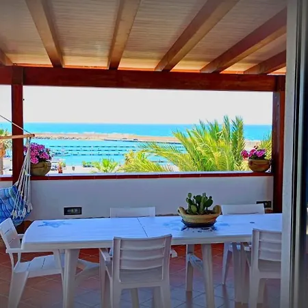 펜션 La Terrazza Di Pollon 산리온
